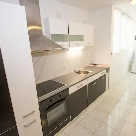 Ap - 2 Bedroom, Centar * Omiš
