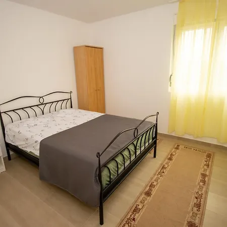 Ap - 2 Bedroom, Centar * Omiš